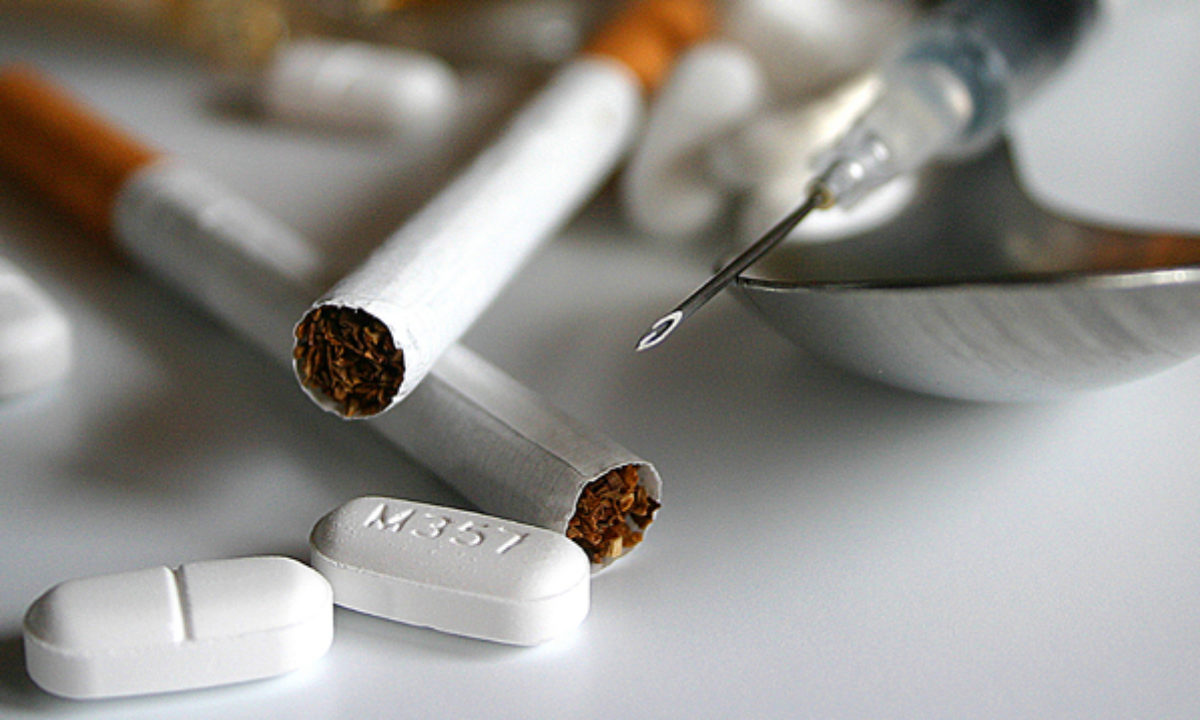 kábítószerek dohányzásra abbahagyja a dohányzást fájó tüdő és torok