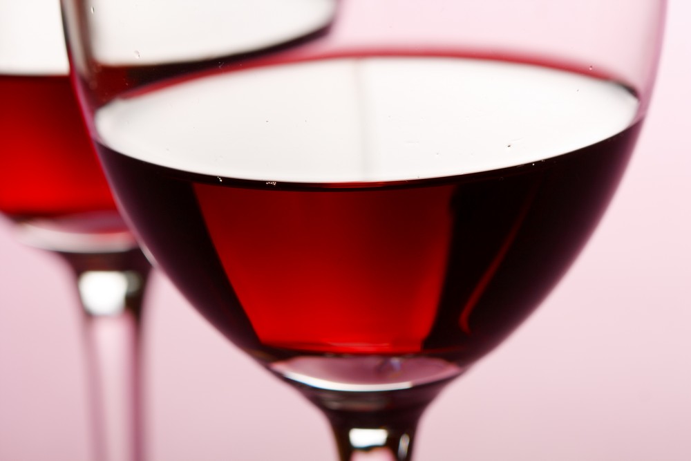 vörösbort iszik a szív egészségéért