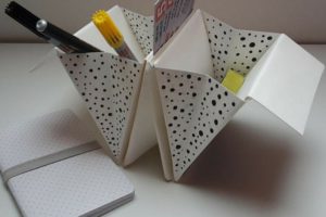 origami írószertartó