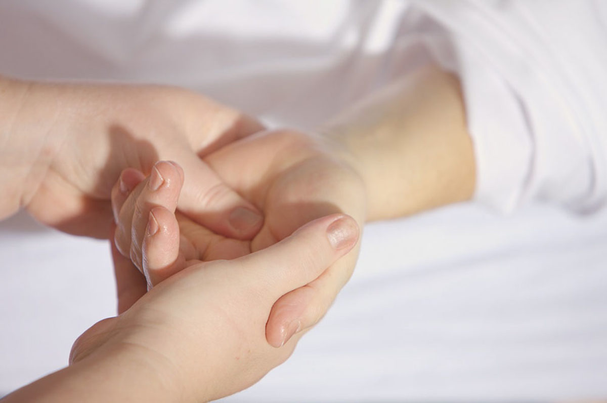 Heves fájdalom a kéz csuklójában. Melyek a leggyakoribb, problémát okozó betegségek?
