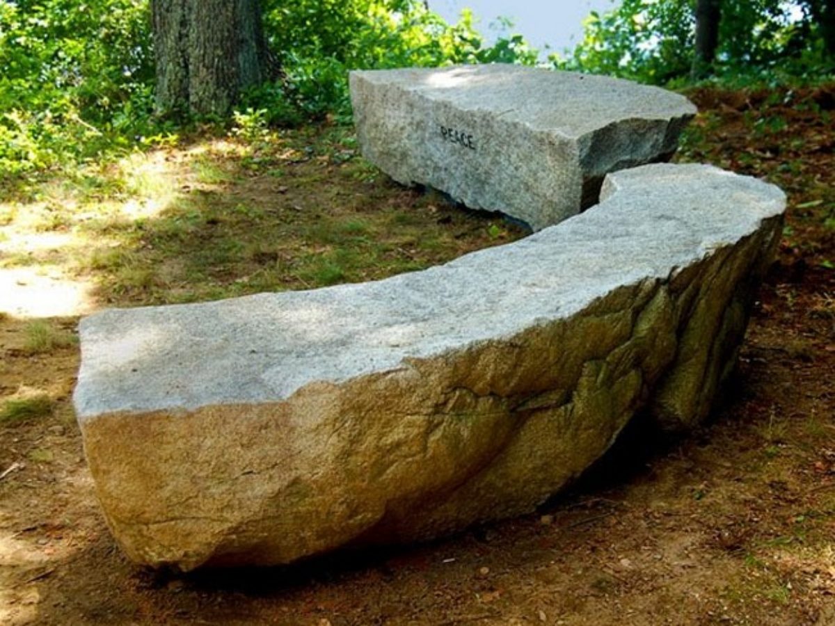 Stone placing. Скамейка из камня. Лавка из камня. Скамья из натурального камня. Каменные скамейки в саду.