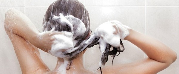 hajmosas, zuhanyzás